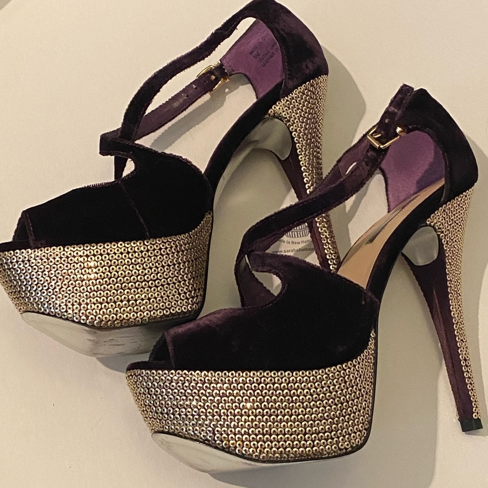 H by Halston plum purple velvet gold sequin platform stilettos size 8